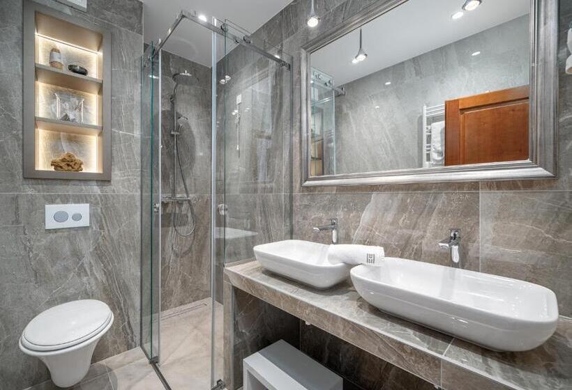 膳宿费 Rooms With A Swimming Pool Tisno, Murter   3219