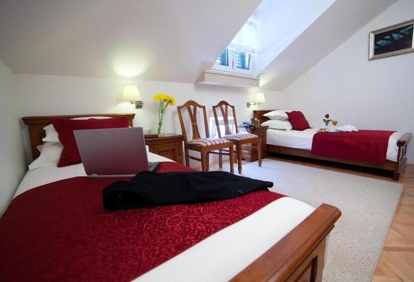 膳宿费 Rooms With A Swimming Pool Tisno, Murter   3219