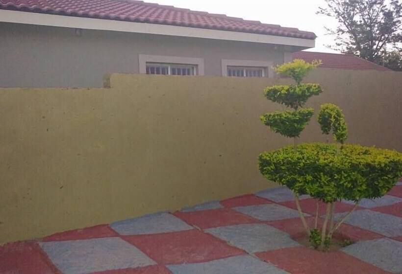تختخواب و صبحانه Sharons Guesthouse