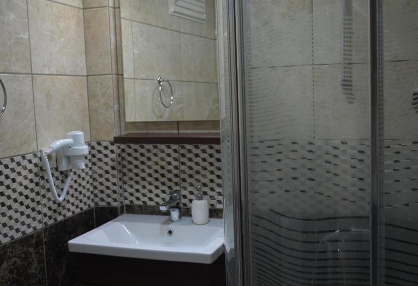 Ada Palas Otel