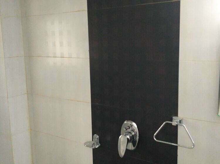 בית מלון כפרי Everest Inn