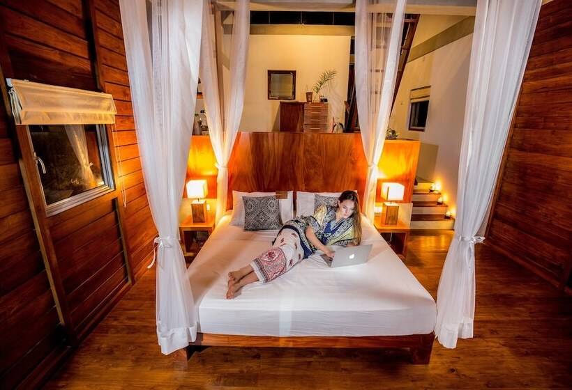 فندق Treehouse Chalets