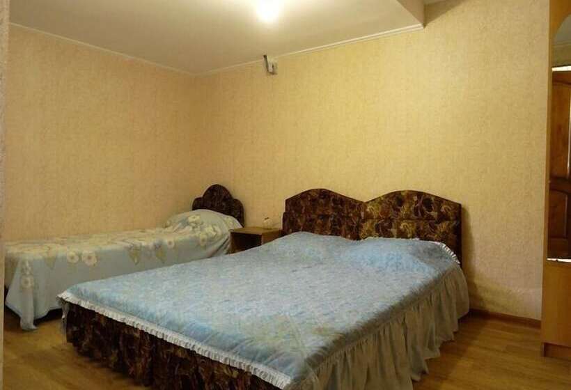 ペンション Guest House Lastochka