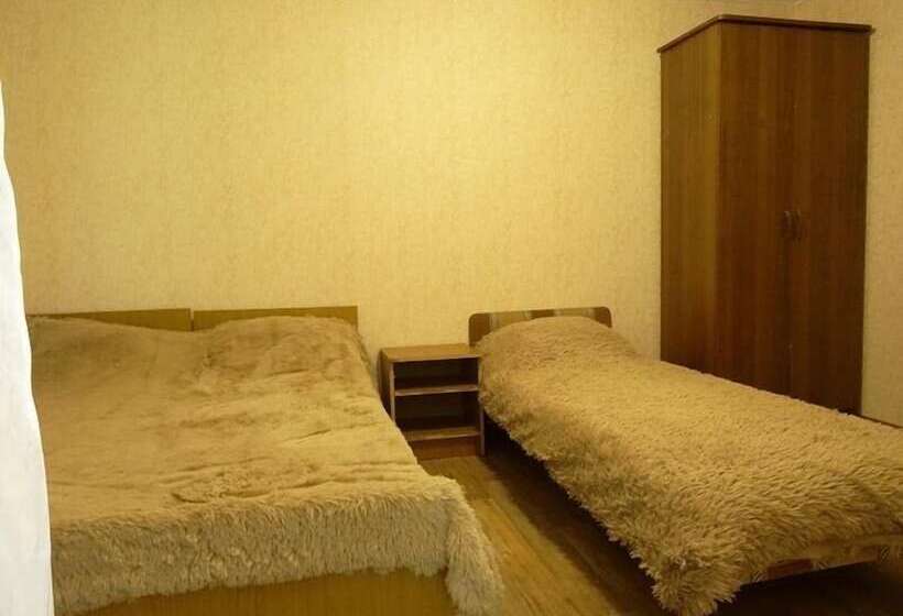 ペンション Guest House Lastochka