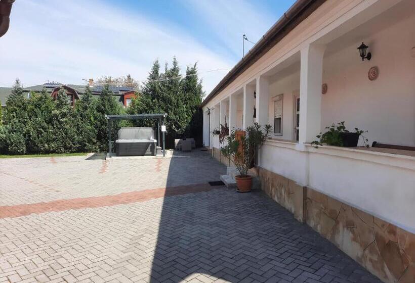 פנסיון Nosztalgia Vendégház