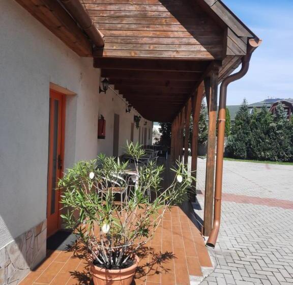 פנסיון Nosztalgia Vendégház