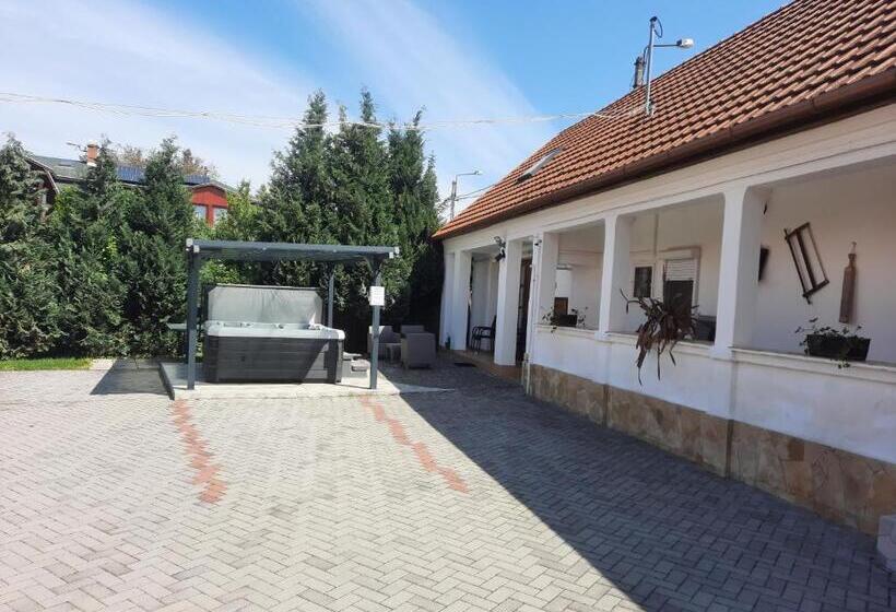 פנסיון Nosztalgia Vendégház