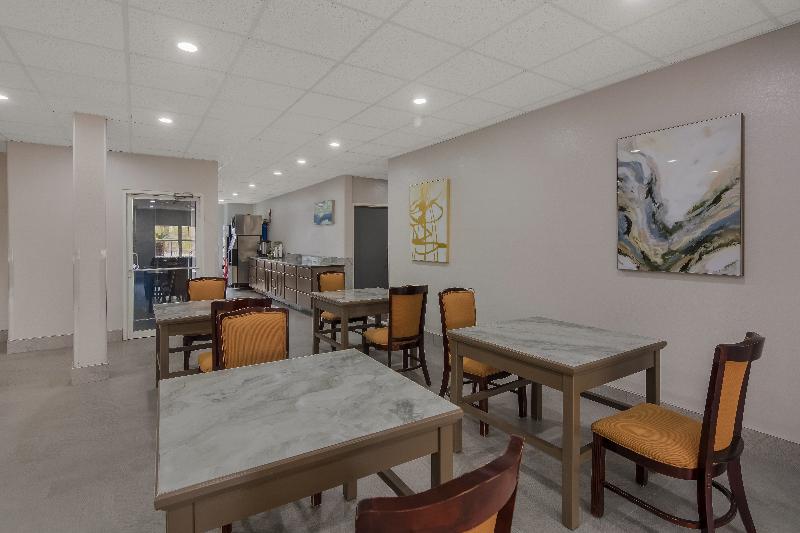 בית מלון כפרי Americas Best Value Inn And Suites Lake Charles