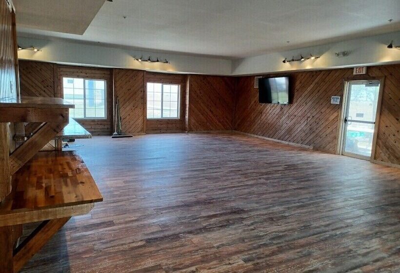 Boarders Inn & Suites By Cobblestone Hotels   Brush