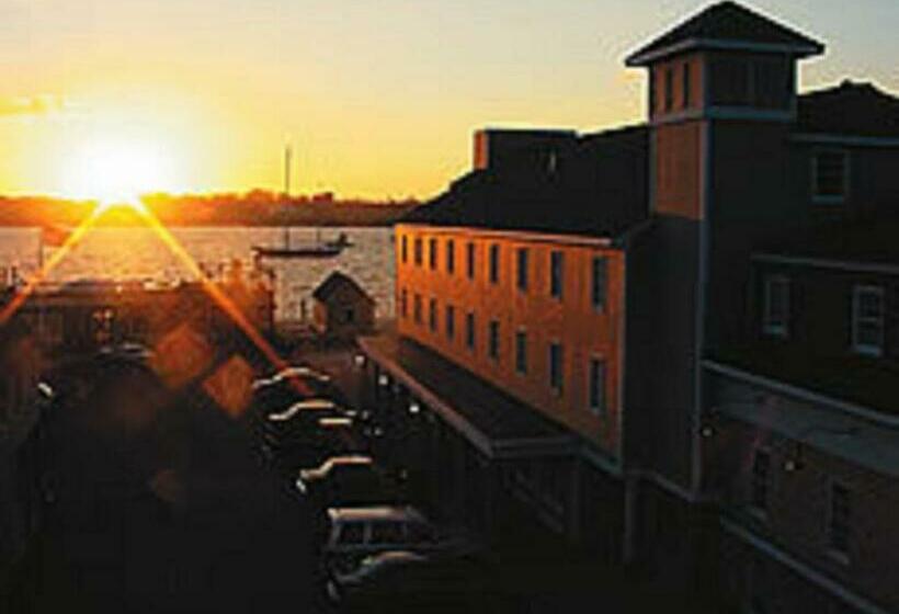 فندق Bristol Harbor Inn