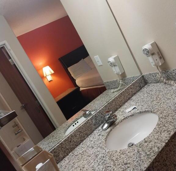 Отель Fairway Inn La Porte