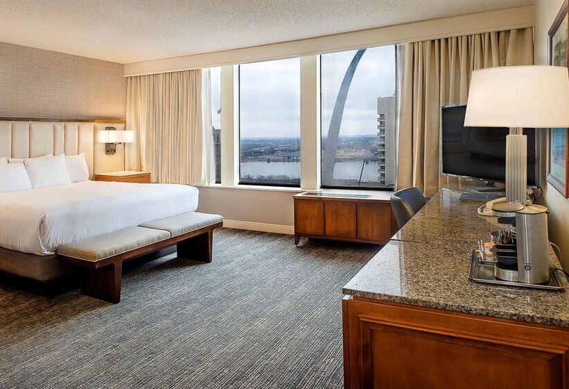 هتل Hilton St. Louis At The Ballpark
