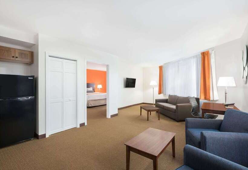 هتل Howard Johnson By Wyndham Quincy/ Boston