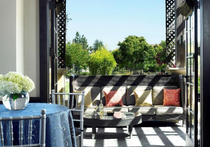 Juniper Hotel Cupertino, Curio Collection By Hilton