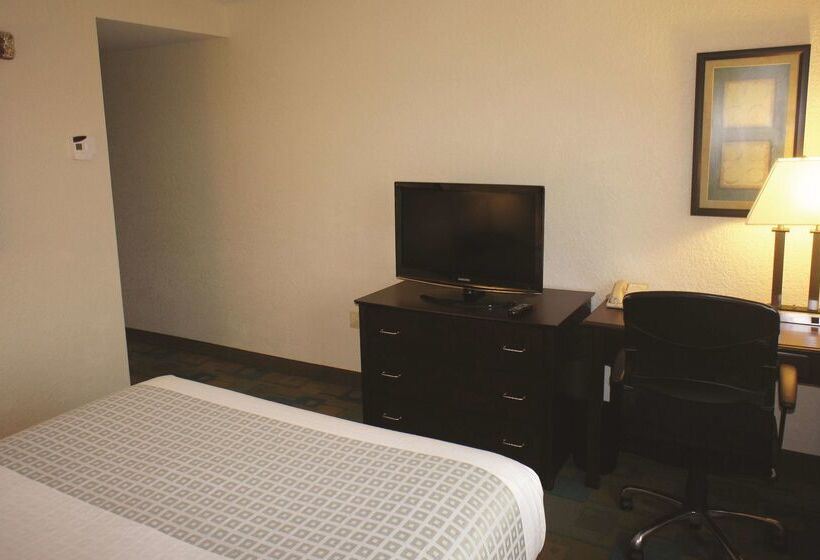 בית מלון כפרי La Quinta By Wyndham Boston Somerville