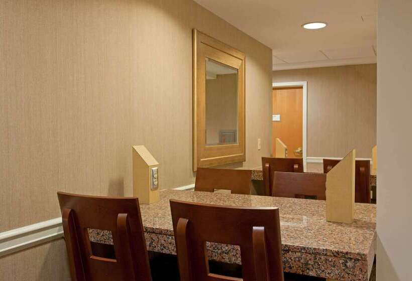 בית מלון כפרי La Quinta By Wyndham Boston Somerville