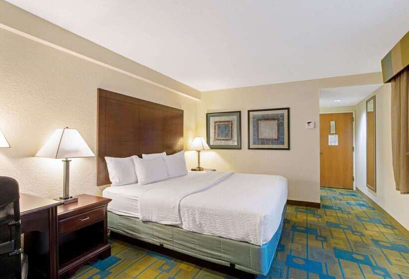 בית מלון כפרי La Quinta By Wyndham Boston Somerville