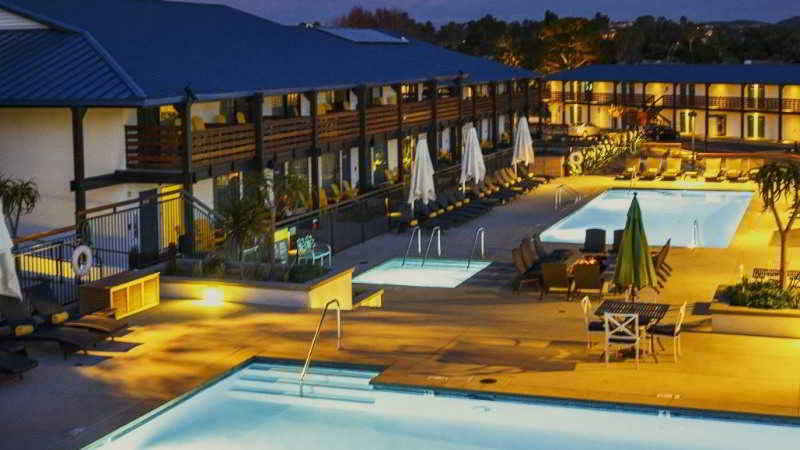 Отель Lakehouse Resort