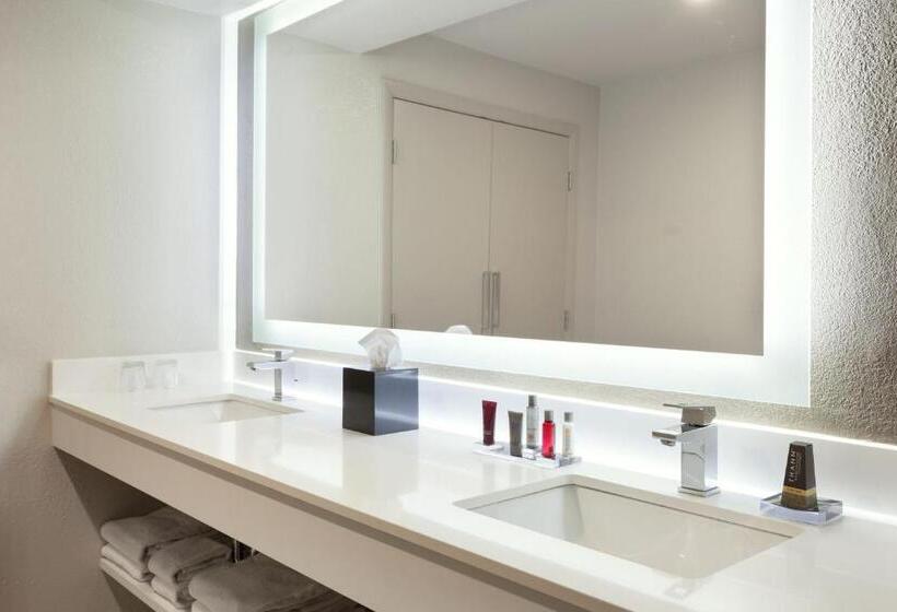 هتل Marriott Savannah Riverfront