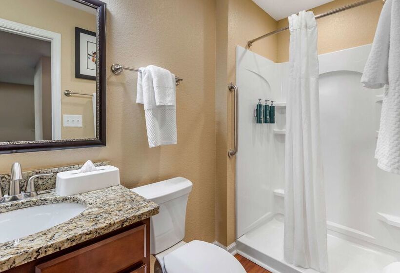 هتل Powhatan Resort
