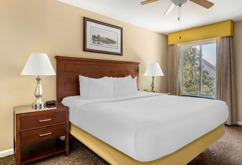 هتل Powhatan Resort