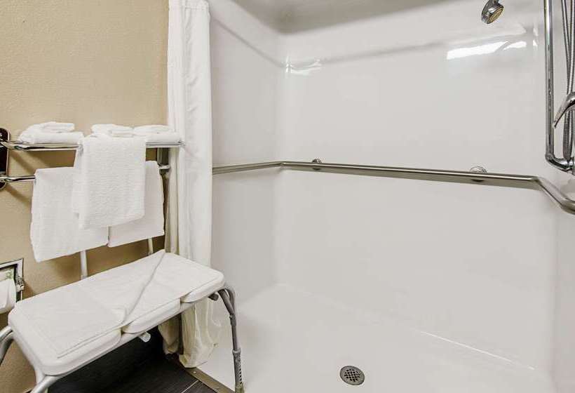 فندق Quality Inn & Suites I81 Exit 7