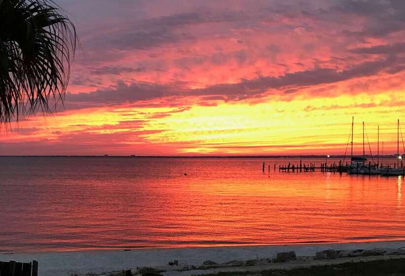 בית מלון כפרי Quality Inn & Suites Gulf Breeze Bayside Near Pensacola Beach