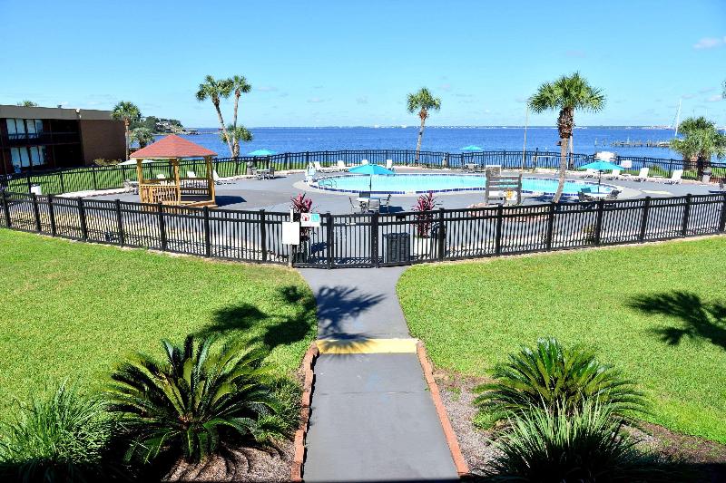בית מלון כפרי Quality Inn & Suites Gulf Breeze Bayside Near Pensacola Beach