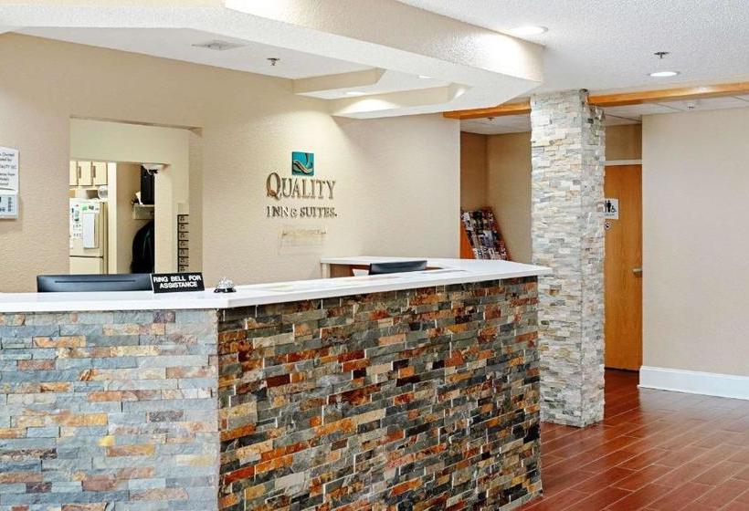 בית מלון כפרי Quality Inn & Suites