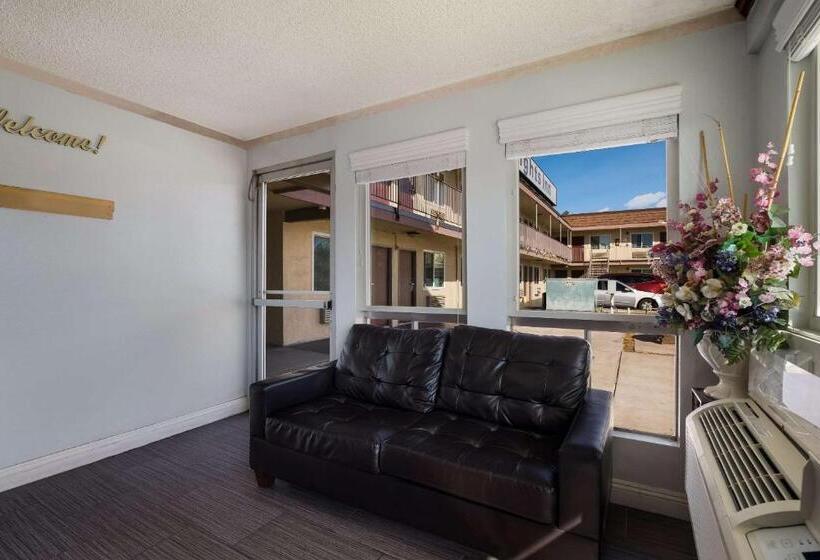 Отель Rodeway Inn San Bernardino