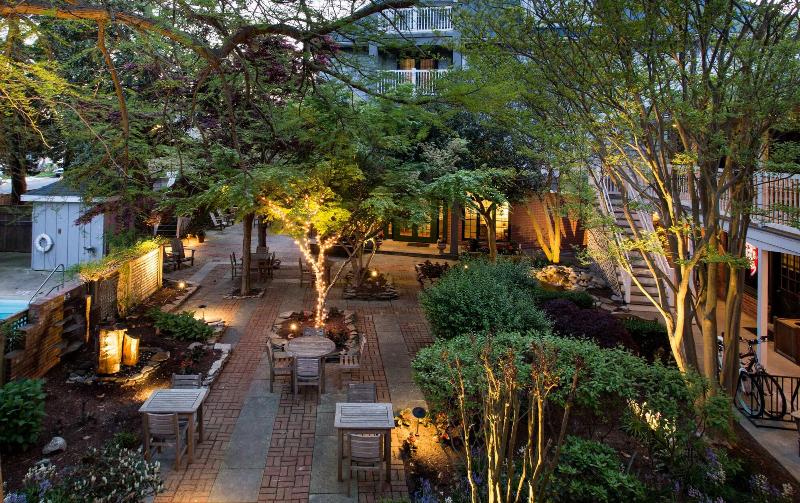 هتل The Bellmoor Inn And Spa