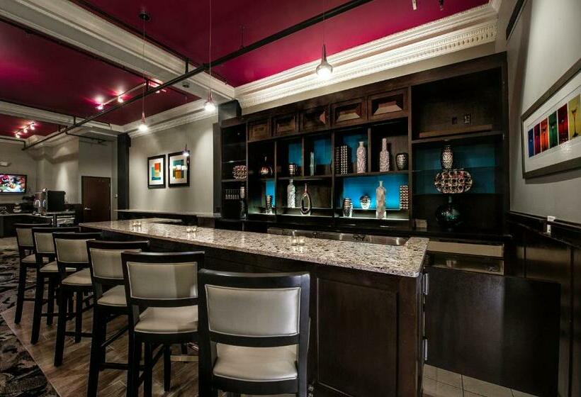 فندق The Parker Inn And Suites