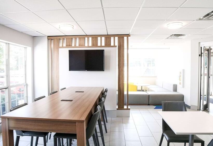 Microtel Inn & Suites By Wyndham Charlotte/northlake