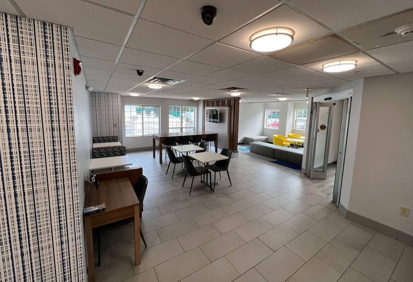 Microtel Inn & Suites By Wyndham Charlotte/northlake