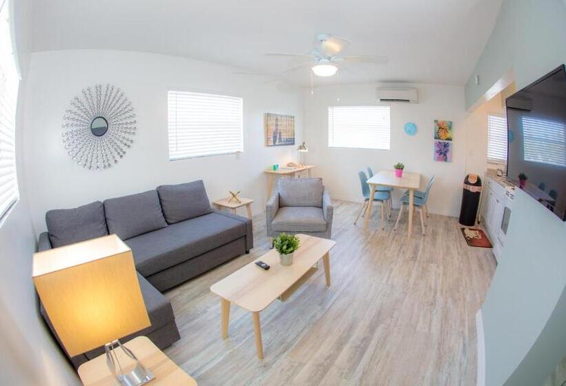 فندق على الطريق St. Pete Beach Suites