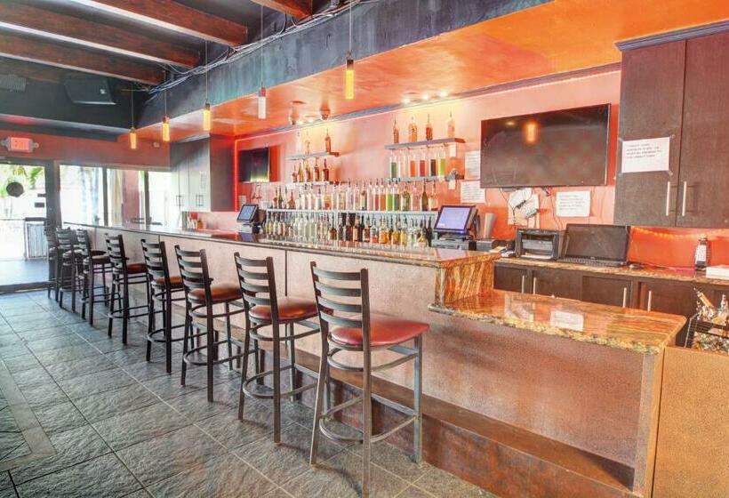 Plantation Inn Hotel And Lounge