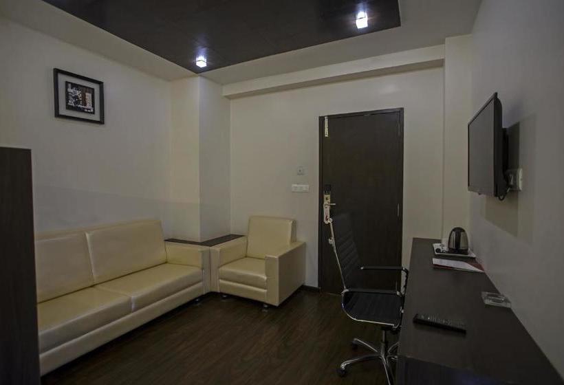 Отель Ravi Residency