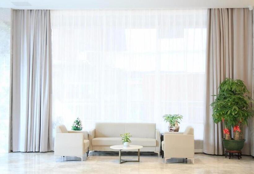 Lavande Hotels·shenzhen North Railway Station Longhua Yicheng Center