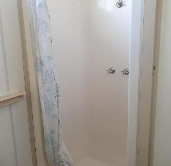 فندق على الطريق Newell Hwy Caravan Park