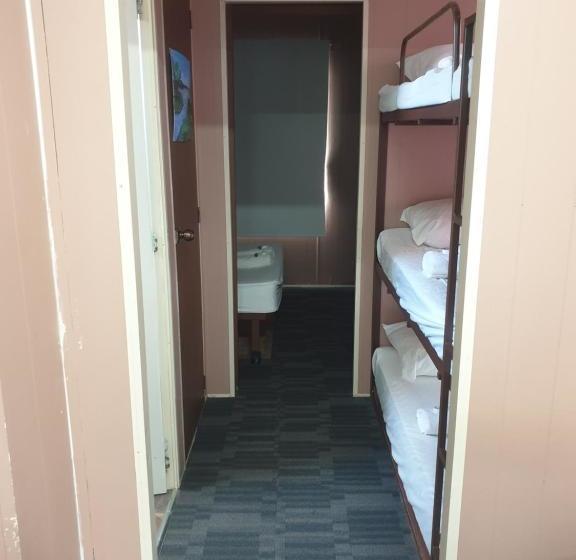 فندق على الطريق Newell Hwy Caravan Park