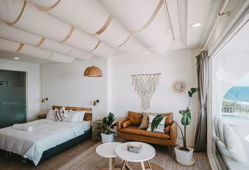 Yellow's Kenting B&b Ii