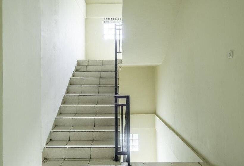 هتل Oyo 2132 Pondok Avicenna