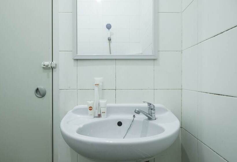 هتل Oyo 2132 Pondok Avicenna