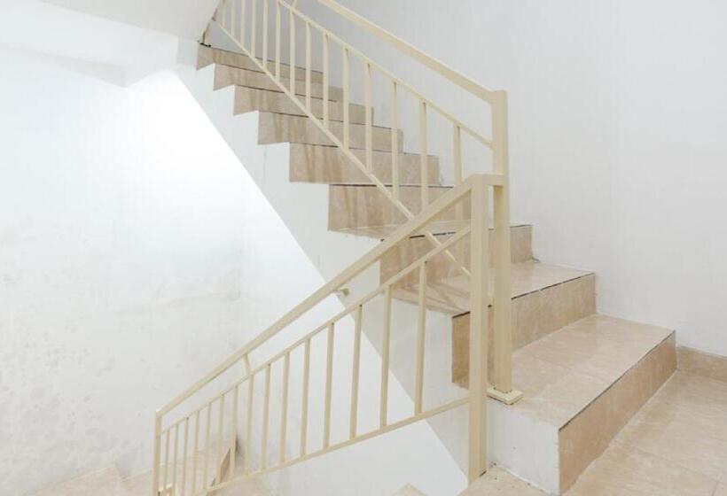 هتل Reddoorz @ Graha Cemerlang Maros