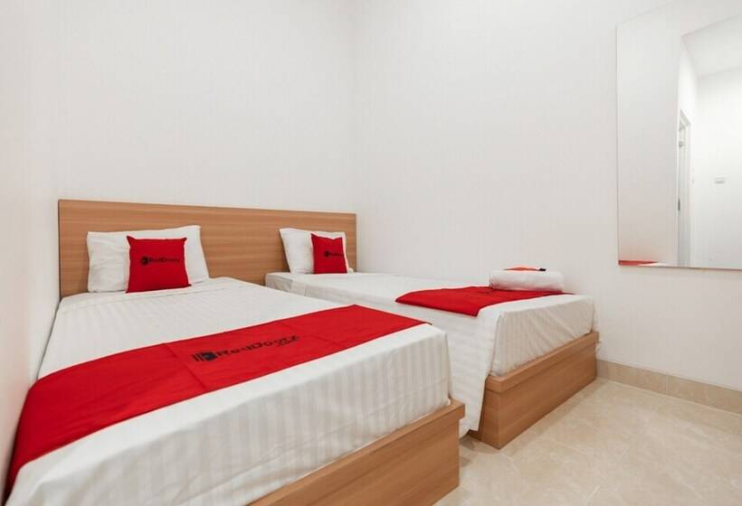 هتل Reddoorz @ Graha Cemerlang Maros