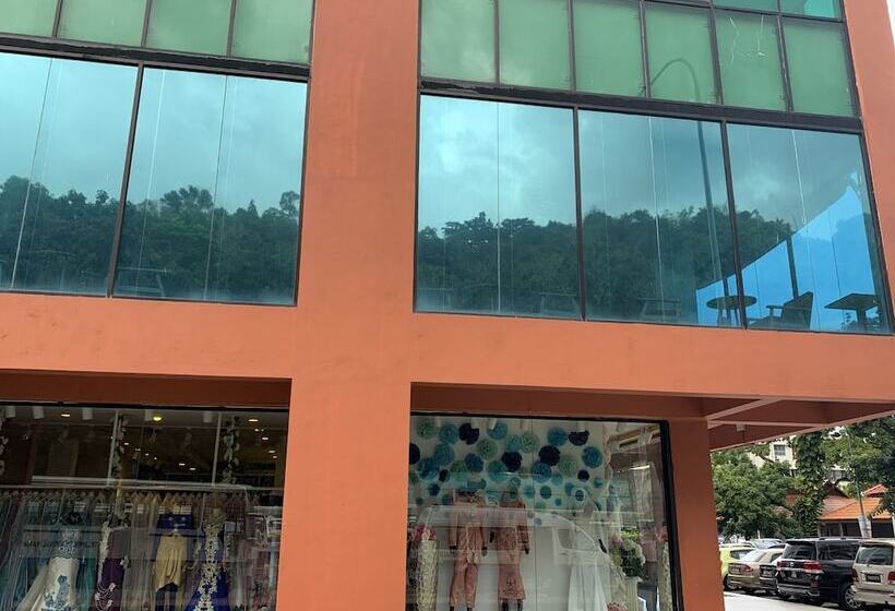 בית מלון כפרי Spot On 89900 Jesselton Capsule Inn