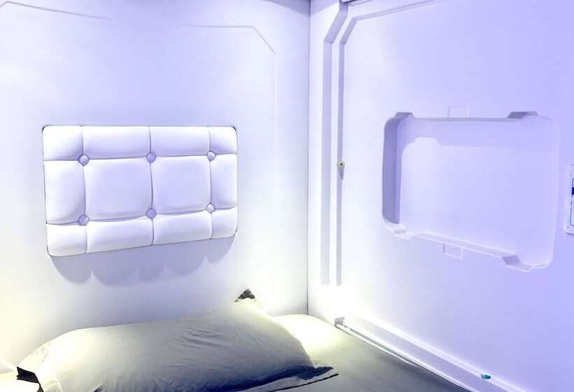 בית מלון כפרי Spot On 89900 Jesselton Capsule Inn