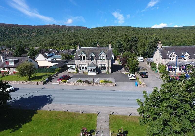 پانسیون Cairngorm Guest House