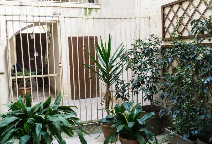 تختخواب و صبحانه Donato Rooms