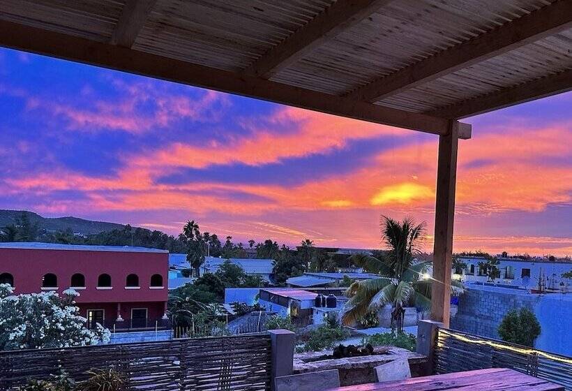 تختخواب و صبحانه Baja House